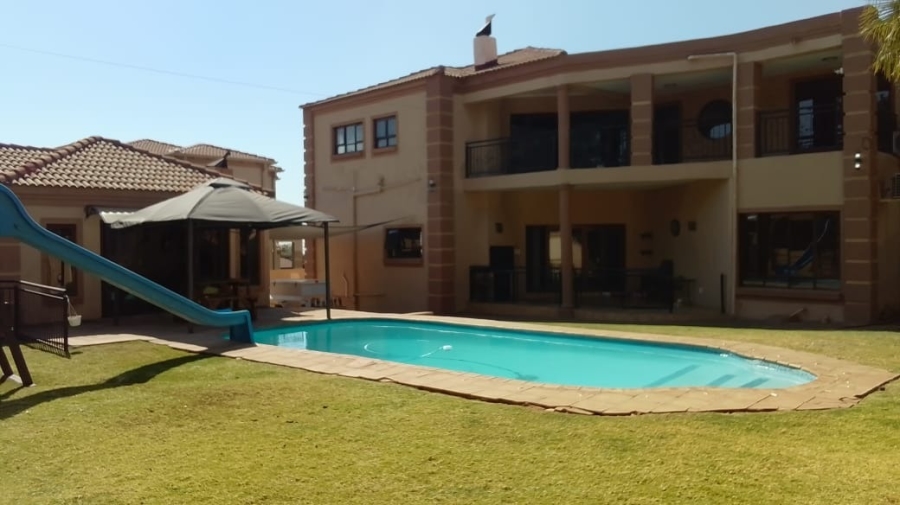 To Let 4 Bedroom Property for Rent in Safari Gardens North West